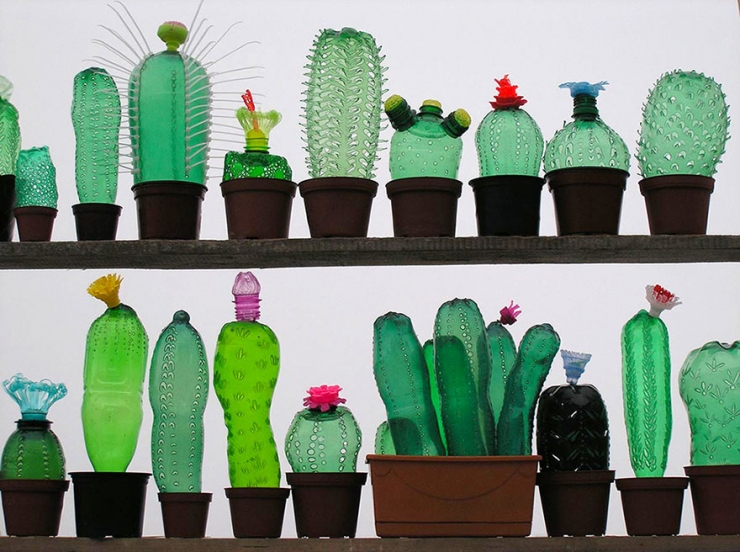 Illustration de l'article : Elle crée de superbes objets à partir de simples bouteilles en plastique