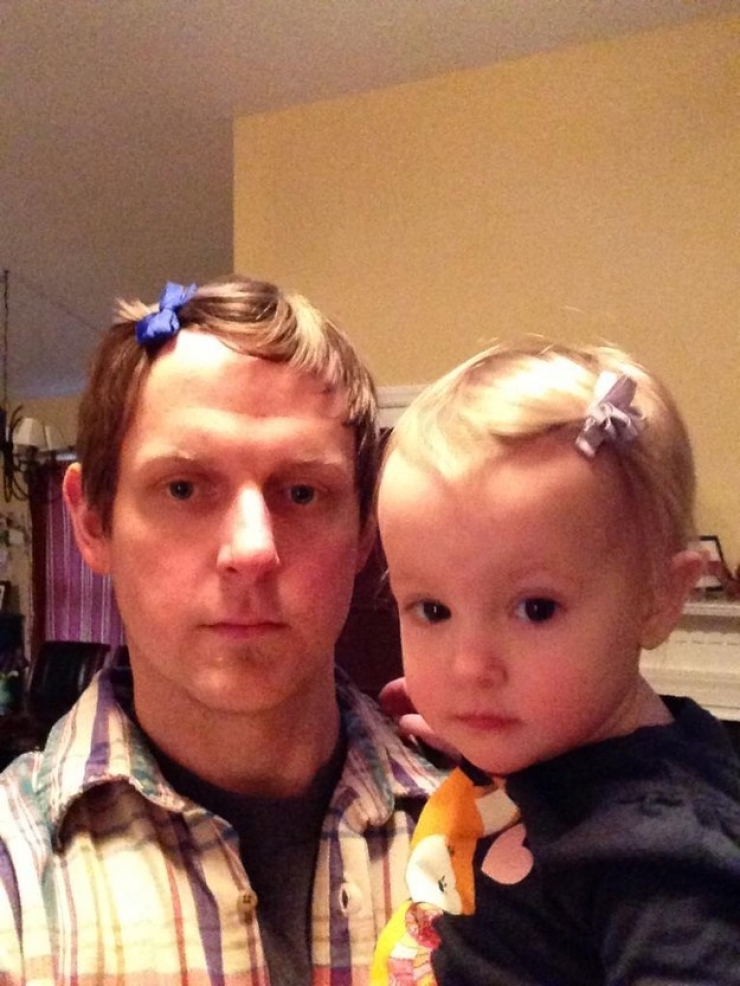 Illustration de l'article : Ces 13 papas m&eacute;ritent une m&eacute;daille pour la patience dont ils font preuve face &agrave; leurs filles...