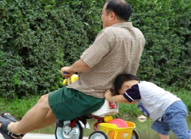 Illustration de l'article : 18 photos qui vous montrent pourquoi il ne faut jamais laisser les enfants seuls avec papa...