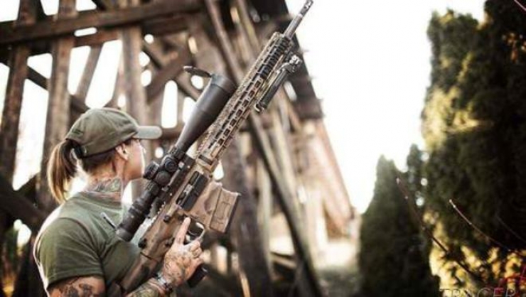 Illustration de l'article : Cette ex-militaire chasse en Afrique...les braconniers!