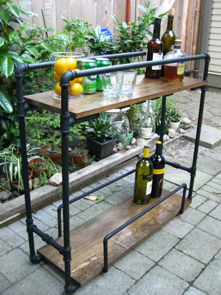 Illustration de l'article : 12 idées pour vous fabriquer un bar extérieur pas cher et rafraîchissant. Idéal pour cet été !