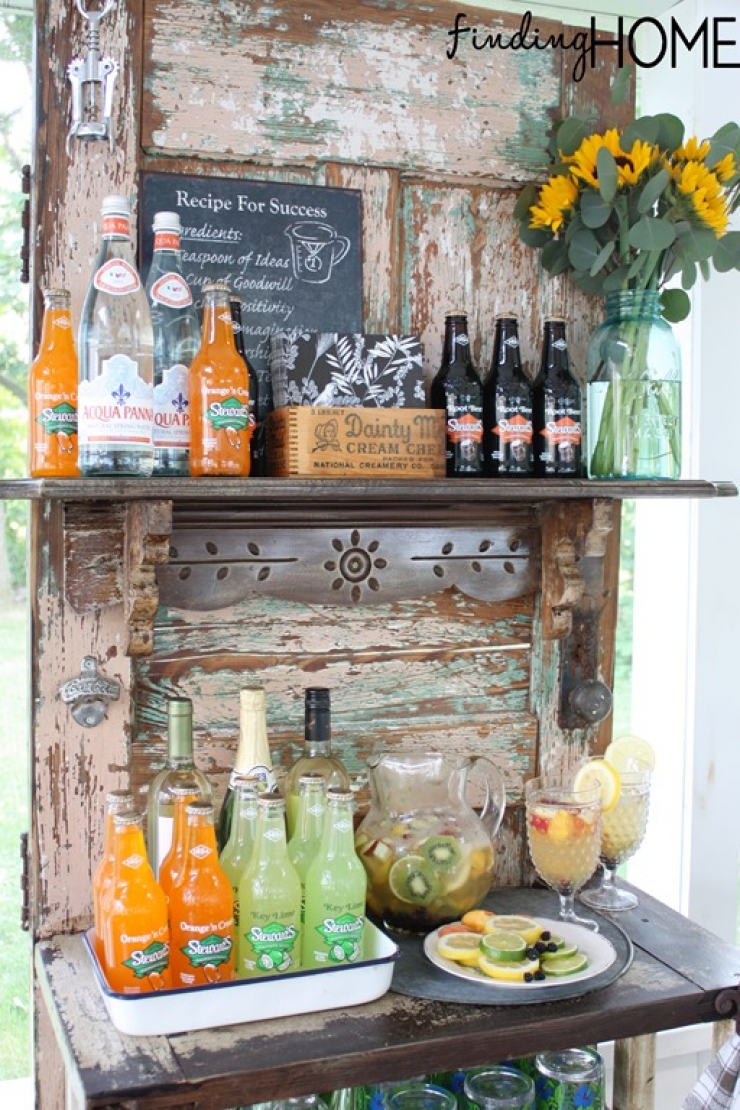 Illustration de l'article : 12 idées pour vous fabriquer un bar extérieur pas cher et rafraîchissant. Idéal pour cet été !