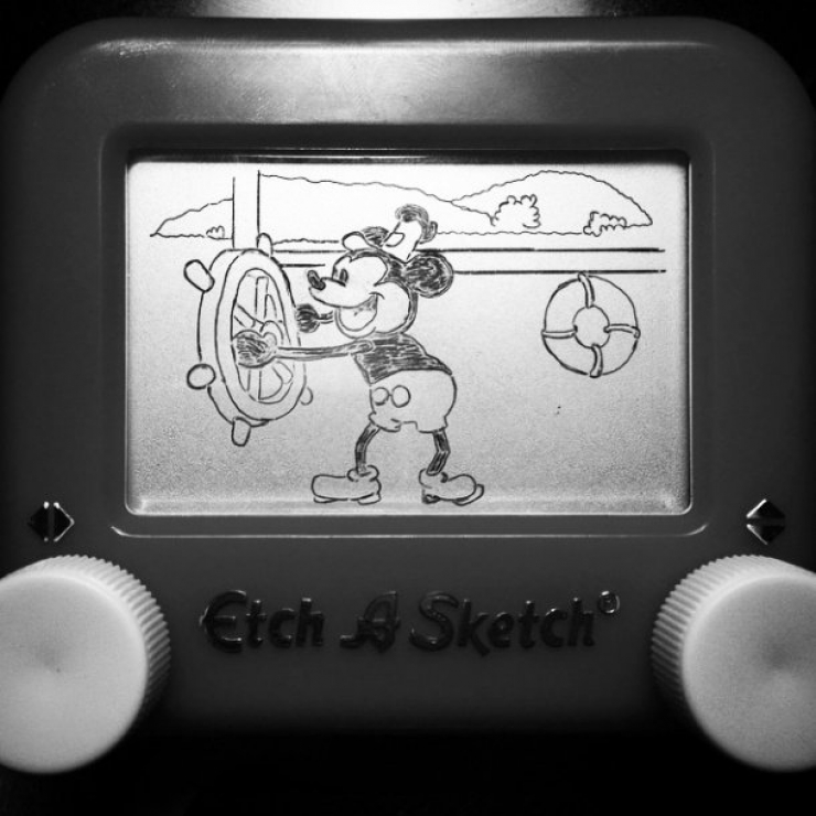 Illustration de l'article : Il r&eacute;alise d'incroyables dessins sur son ardoise magique