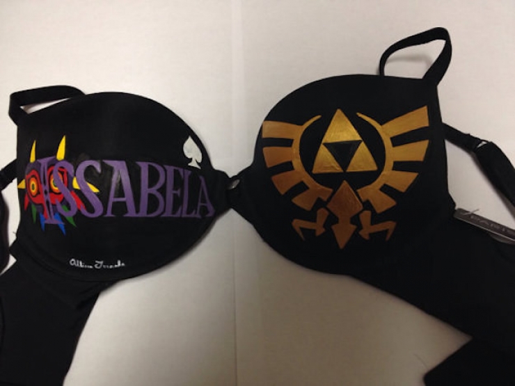 Illustration de l'article : Top 25 des soutiens-gorge que toutes les filles geek se doivent d'avoir dans un tiroir !