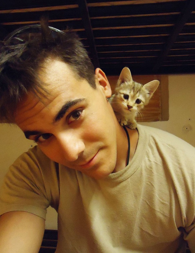 Illustration de l'article : Petite minute de tendresse avec ces soldats accompagnés de leurs meilleurs amis...Leurs animaux !