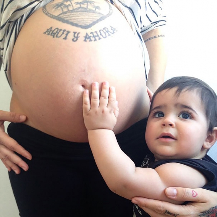 Illustration de l'article : Ces bébés qui prennent la pose près de leurs parents tatoués... Magnifiques ces clichés !