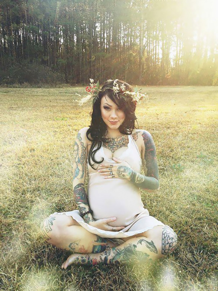 Illustration de l'article : Ces bébés qui prennent la pose près de leurs parents tatoués... Magnifiques ces clichés !
