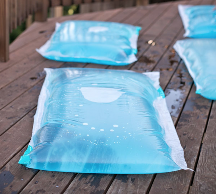 Illustration de l'article : Des coussins d'eau magiques &agrave; faire &agrave; la maison ! Ca va faire plaisir aux enfants...