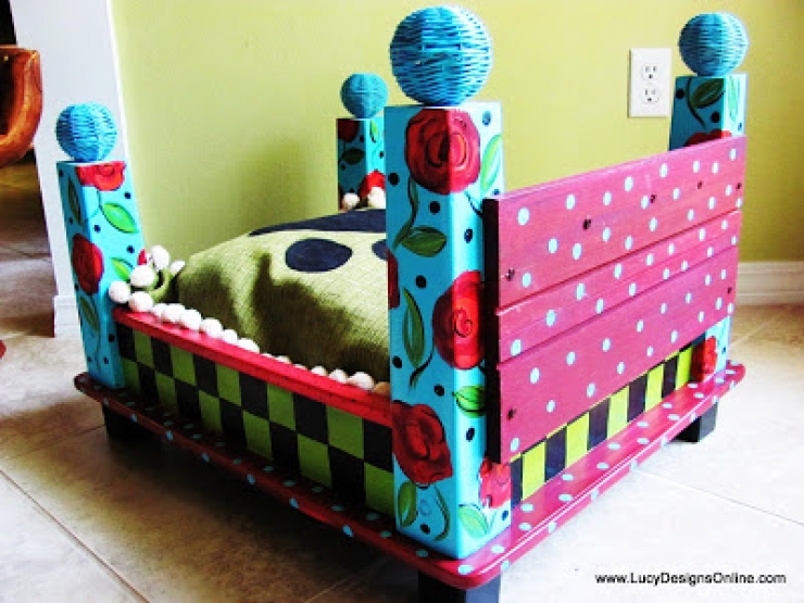 Illustration de l'article : 12 lits pour chiens fabriqu&eacute;s &agrave; partir de petites tables ! Ca peut vous donner des id&eacute;es...