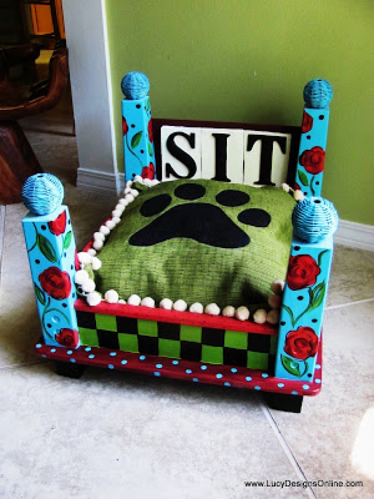 Illustration de l'article : 12 lits pour chiens fabriqu&eacute;s &agrave; partir de petites tables ! Ca peut vous donner des id&eacute;es...