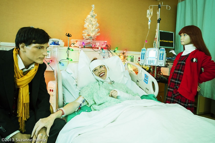 Illustration de l'article : Cette photographe pose avec sa fausse famille depuis 14 ans (26 photos)