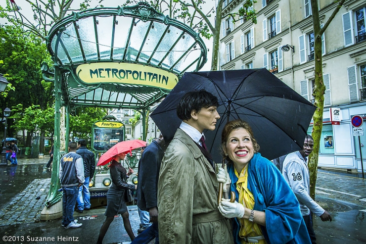 Illustration de l'article : Cette photographe pose avec sa fausse famille depuis 14 ans (26 photos)