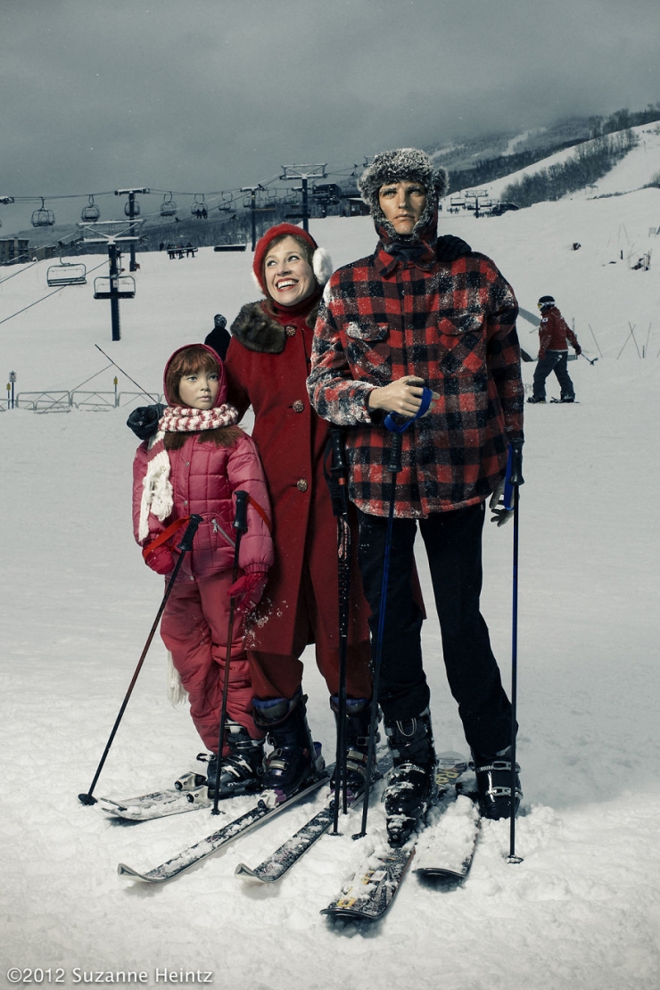 Illustration de l'article : Cette photographe pose avec sa fausse famille depuis 14 ans (26 photos)