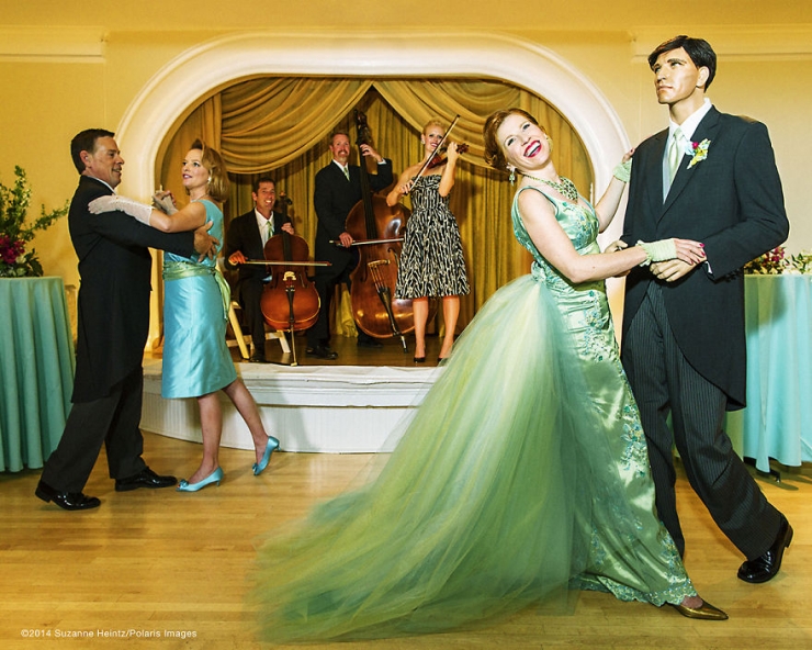 Illustration de l'article : Cette photographe pose avec sa fausse famille depuis 14 ans (26 photos)