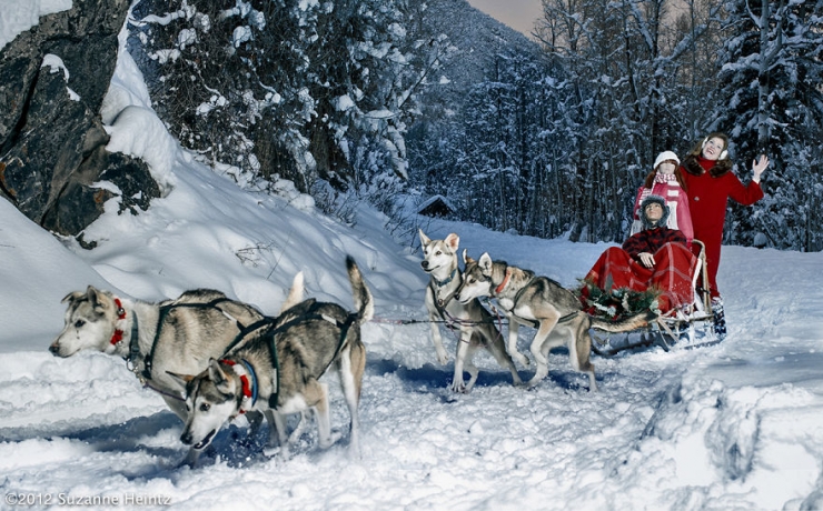 Illustration de l'article : Cette photographe pose avec sa fausse famille depuis 14 ans (26 photos)