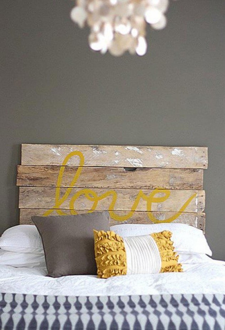 Illustration de l'article : Récup et déco, voici 42 idées pour avoir une tête de lit originale et en bois !