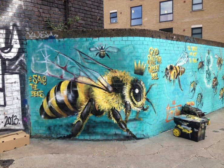 Illustration de l'article : Il pare les rues londoniennes de fresques peuplées d'abeilles pour attirer l'attention sur le danger qui les guette