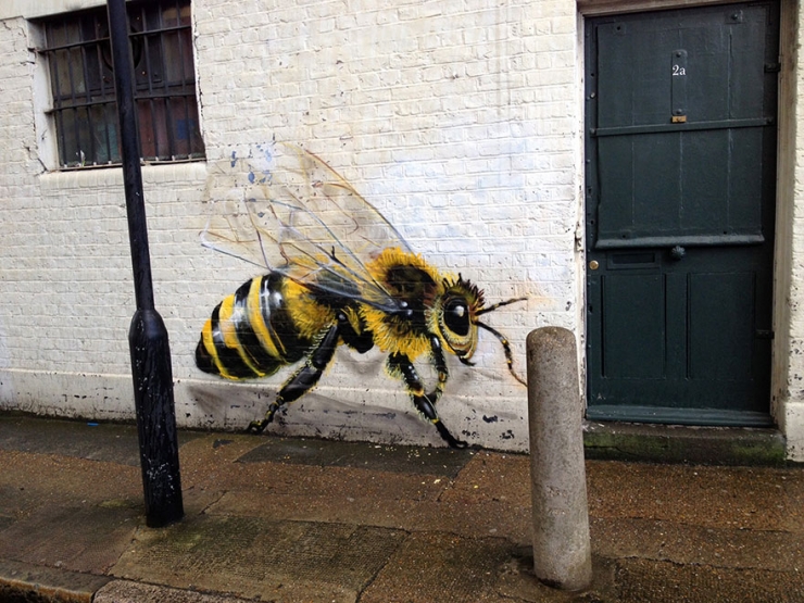 Illustration de l'article : Il pare les rues londoniennes de fresques peuplées d'abeilles pour attirer l'attention sur le danger qui les guette