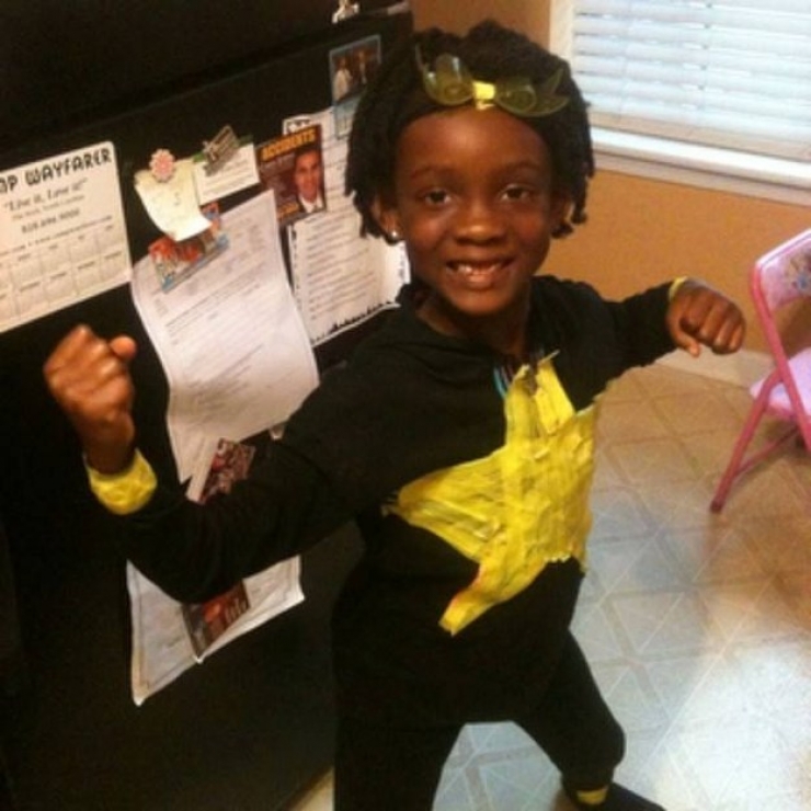 Illustration de l'article : Complex&eacute;e par ses cheveux, cette petite en fait sa force et r&eacute;colte plus de 15 000 euros pour publier sa propre bande dessin&eacute;e...