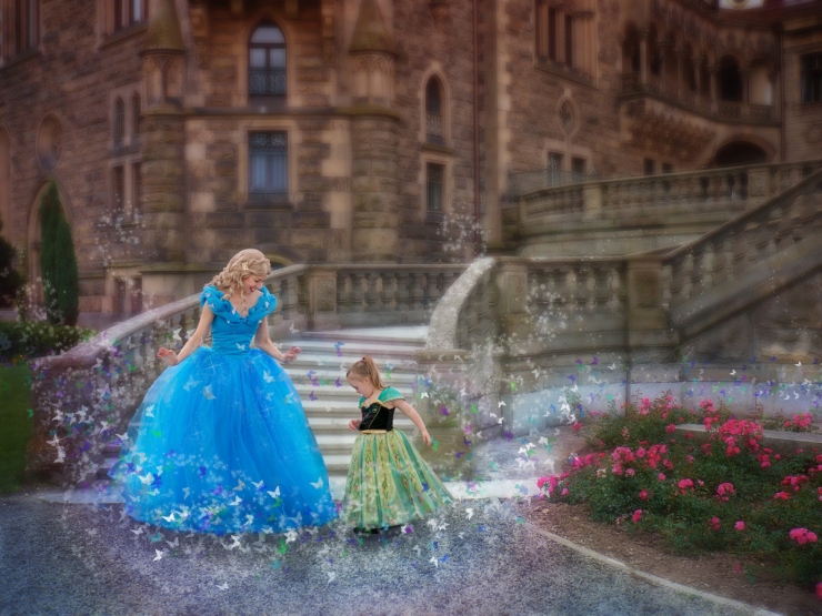 Illustration de l'article : Pour r&eacute;aliser le r&ecirc;ve de sa fille trisomique, elle la d&eacute;guise en princesse Disney