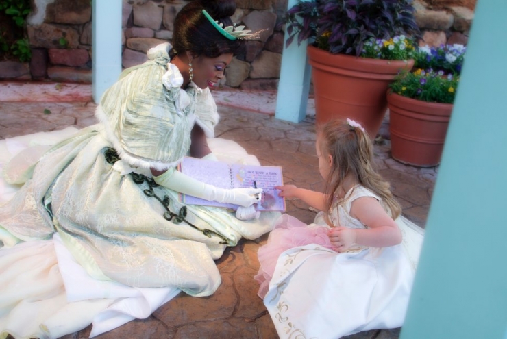 Illustration de l'article : Pour r&eacute;aliser le r&ecirc;ve de sa fille trisomique, elle la d&eacute;guise en princesse Disney