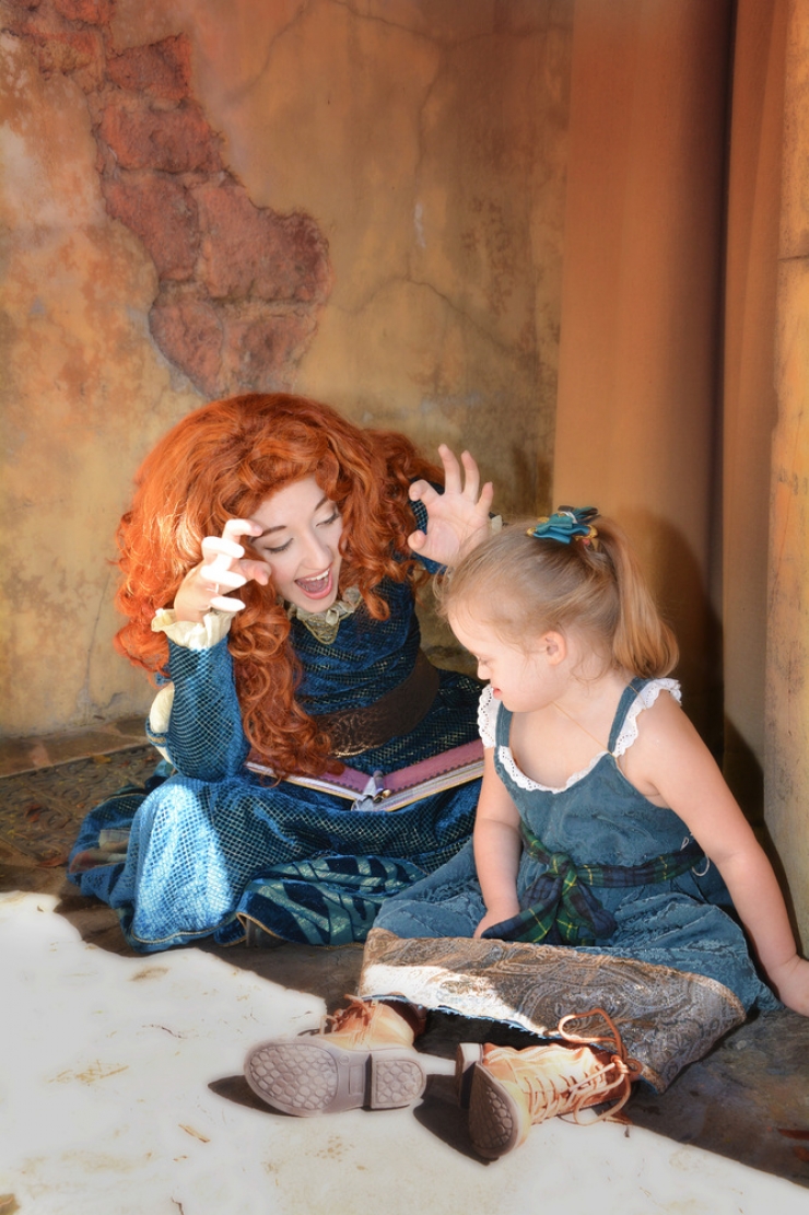 Illustration de l'article : Pour r&eacute;aliser le r&ecirc;ve de sa fille trisomique, elle la d&eacute;guise en princesse Disney