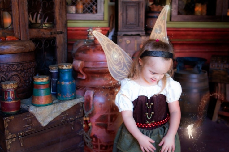 Illustration de l'article : Pour r&eacute;aliser le r&ecirc;ve de sa fille trisomique, elle la d&eacute;guise en princesse Disney