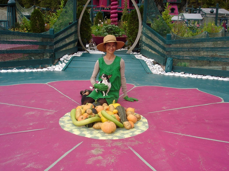 Illustration de l'article : Ce couple vit sur l'&icirc;lot flottant qu'il a lui-m&ecirc;me construit ! Un petit coin de paradis...