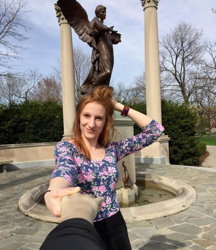 Illustration de l'article : Une perche &agrave; selfie en forme de bras pour para&icirc;tre moins seul