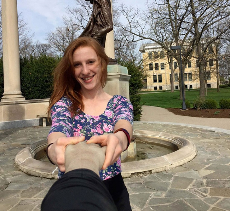 Illustration de l'article : Une perche &agrave; selfie en forme de bras pour para&icirc;tre moins seul