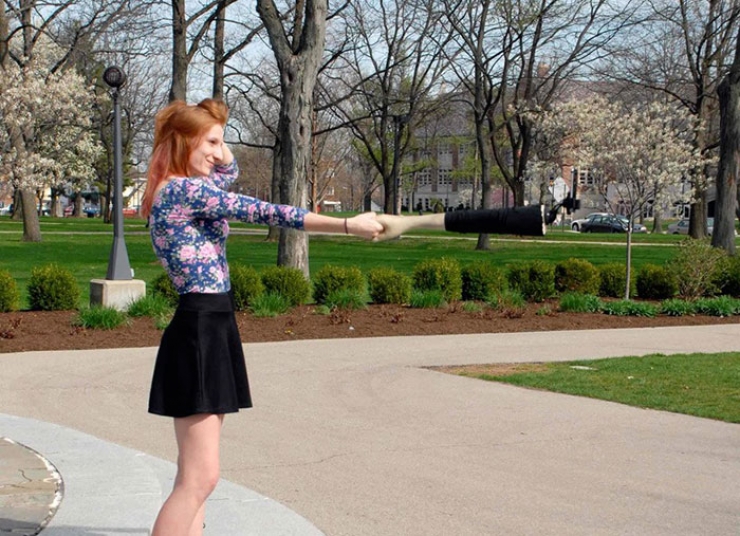 Illustration de l'article : Une perche &agrave; selfie en forme de bras pour para&icirc;tre moins seul