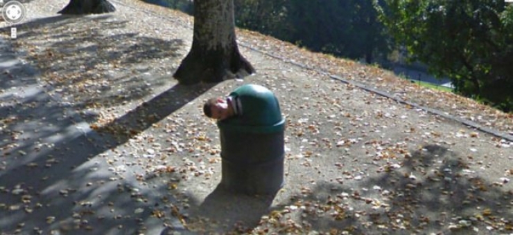 Illustration de l'article : 12 sc&egrave;nes insolites captur&eacute;es sur Google Street View. La 5 est juste &eacute;norme...