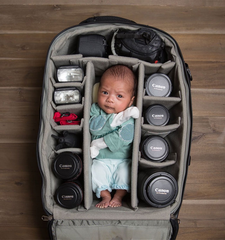Illustration de l'article : Ces photographes qui réalisent des clichés de leurs bébés couchés dans leurs sac photo
