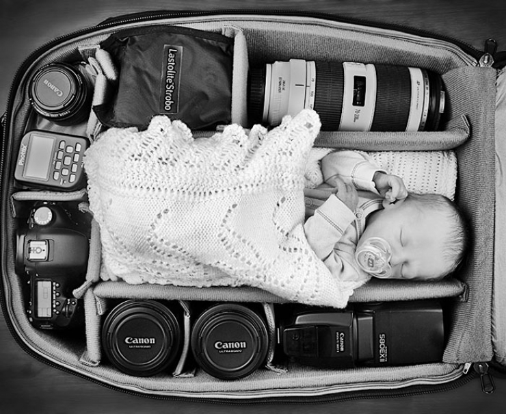 Illustration de l'article : Ces photographes qui réalisent des clichés de leurs bébés couchés dans leurs sac photo