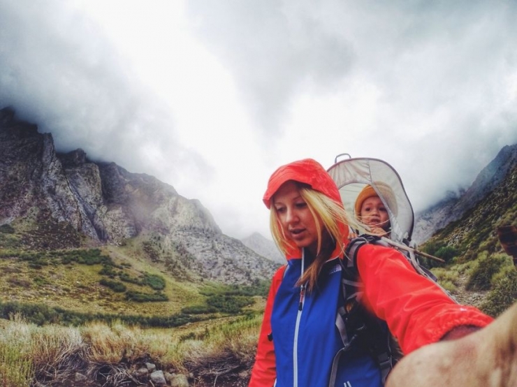 Illustration de l'article : Il n'a même pas encore deux ans et suit déjà ses parents dans leurs randonnées en montagne