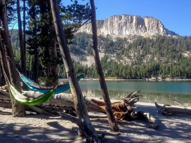 Illustration de l'article : Il n'a même pas encore deux ans et suit déjà ses parents dans leurs randonnées en montagne