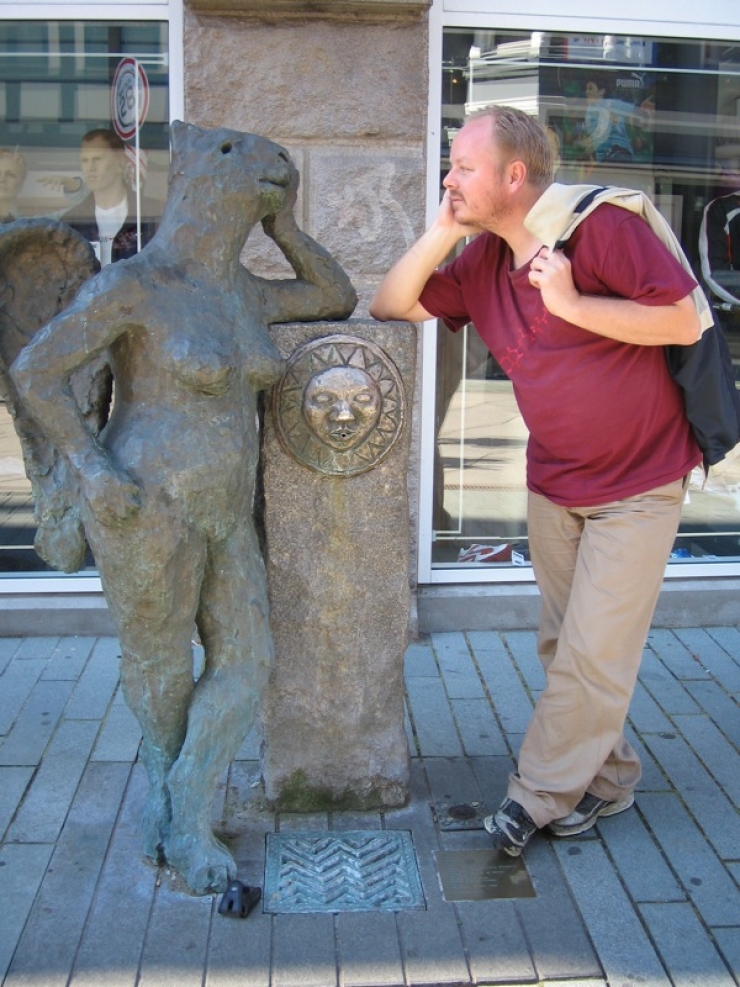 Illustration de l'article : En tombant sur une statue, ces 30 personnes savaient qu'elles devaient immortaliser l'instant avec une photo originale !