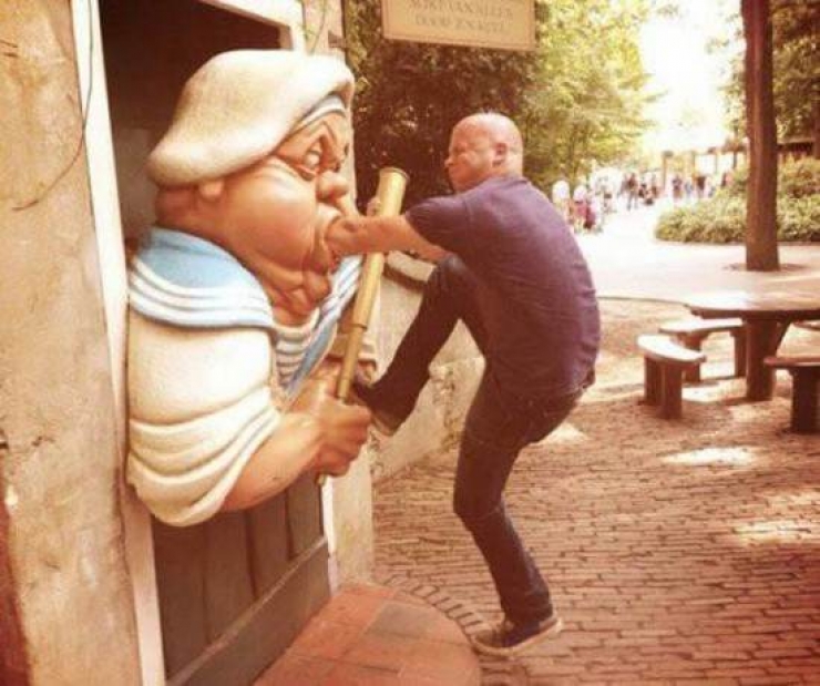 Illustration de l'article : En tombant sur une statue, ces 30 personnes savaient qu'elles devaient immortaliser l'instant avec une photo originale !