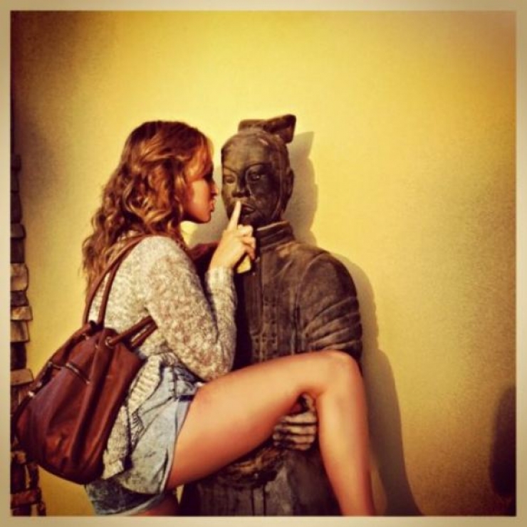 Illustration de l'article : En tombant sur une statue, ces 30 personnes savaient qu'elles devaient immortaliser l'instant avec une photo originale !