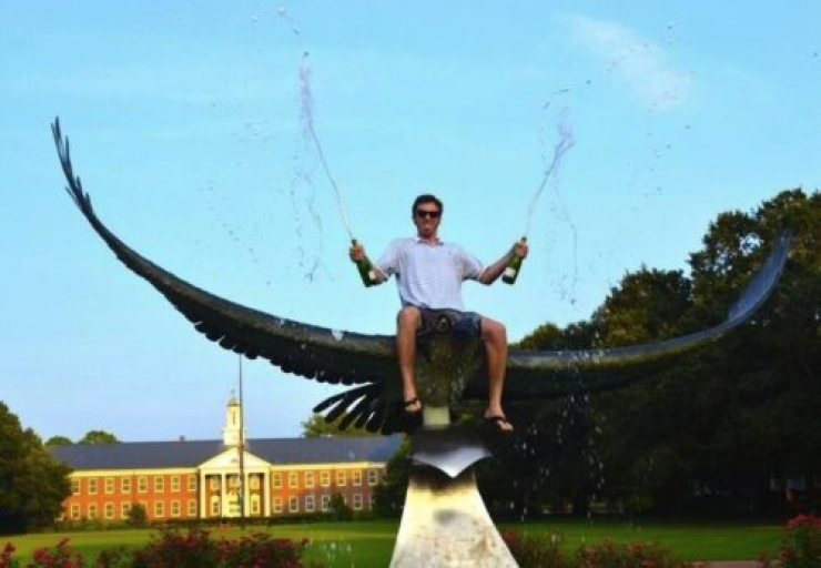 Illustration de l'article : En tombant sur une statue, ces 30 personnes savaient qu'elles devaient immortaliser l'instant avec une photo originale !