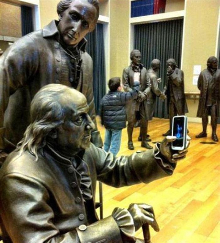 Illustration de l'article : En tombant sur une statue, ces 30 personnes savaient qu'elles devaient immortaliser l'instant avec une photo originale !