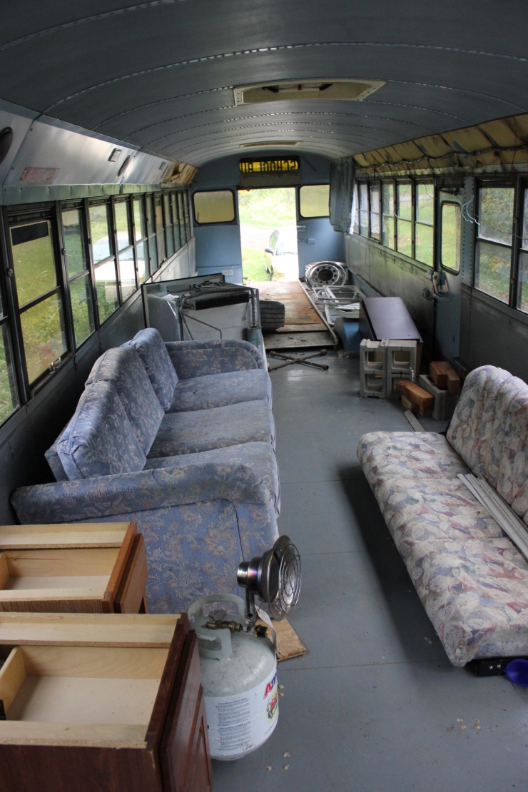 Illustration de l'article : Ce qu'un groupe d'amis a fait apr&egrave;s avoir r&eacute;cup&eacute;r&eacute; ce bus est vraiment INCROYABLE !