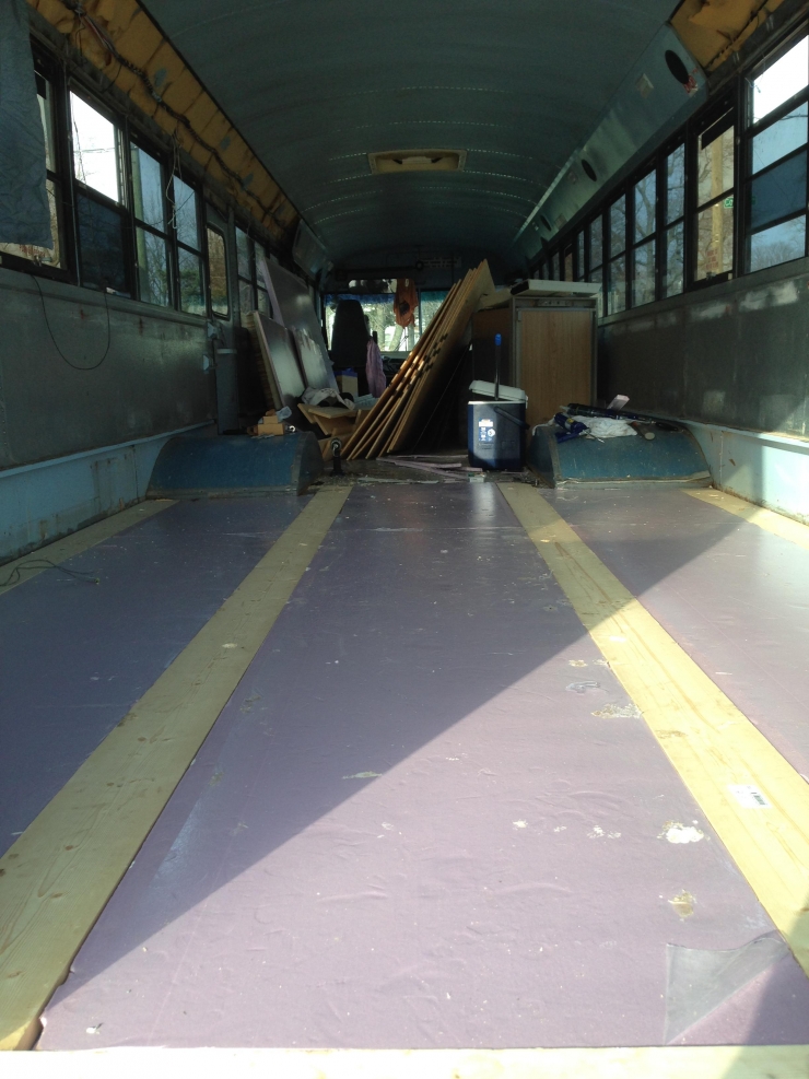 Illustration de l'article : Ce qu'un groupe d'amis a fait apr&egrave;s avoir r&eacute;cup&eacute;r&eacute; ce bus est vraiment INCROYABLE !