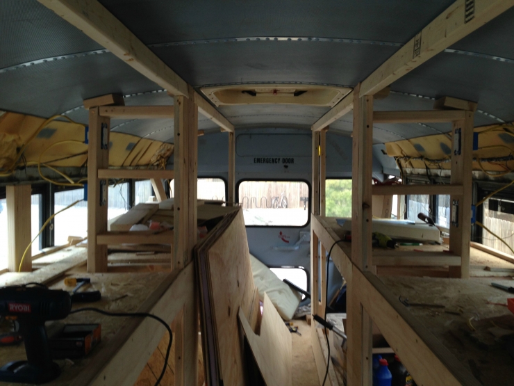 Illustration de l'article : Ce qu'un groupe d'amis a fait apr&egrave;s avoir r&eacute;cup&eacute;r&eacute; ce bus est vraiment INCROYABLE !