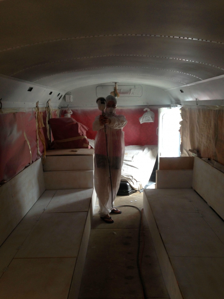 Illustration de l'article : Ce qu'un groupe d'amis a fait apr&egrave;s avoir r&eacute;cup&eacute;r&eacute; ce bus est vraiment INCROYABLE !