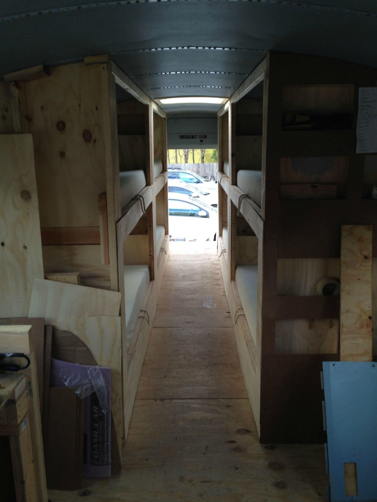 Illustration de l'article : Ce qu'un groupe d'amis a fait apr&egrave;s avoir r&eacute;cup&eacute;r&eacute; ce bus est vraiment INCROYABLE !