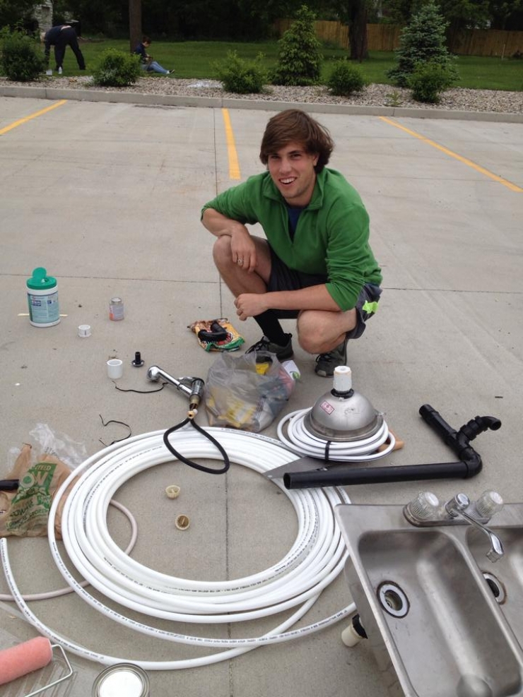 Illustration de l'article : Ce qu'un groupe d'amis a fait apr&egrave;s avoir r&eacute;cup&eacute;r&eacute; ce bus est vraiment INCROYABLE !