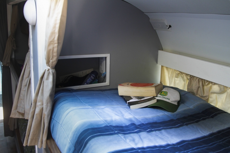 Illustration de l'article : Ce qu'un groupe d'amis a fait apr&egrave;s avoir r&eacute;cup&eacute;r&eacute; ce bus est vraiment INCROYABLE !