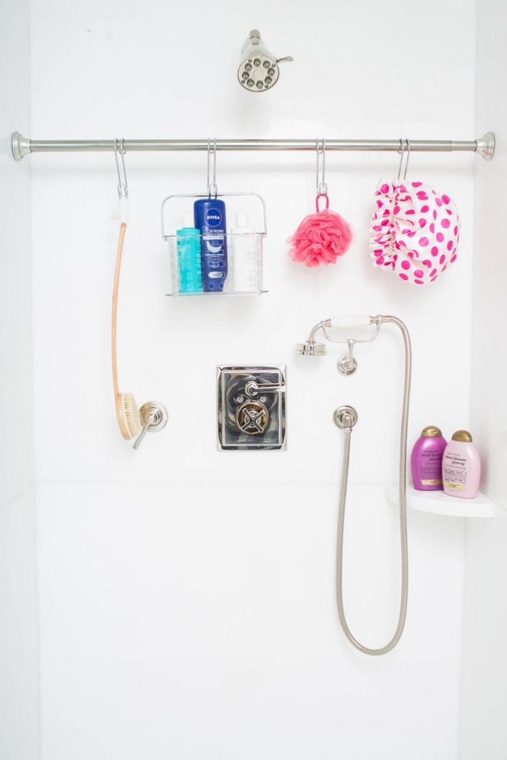 Illustration de l'article : Si vous avez une petite salle de bain, ces 17 astuces de rangement sont faites pour vous ! 