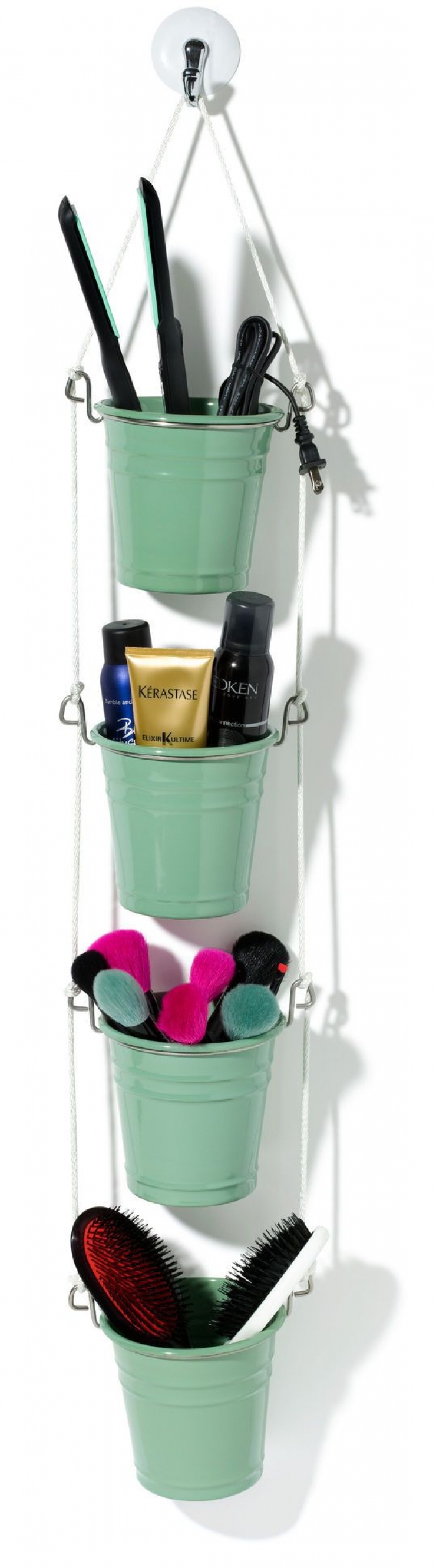 Illustration de l'article : Si vous avez une petite salle de bain, ces 17 astuces de rangement sont faites pour vous ! 